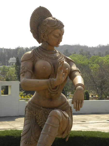 Kunst Standbeeld Van Dansende Vrouw Traditionele Indiase Kunst Dansvormen Bij — Stockfoto