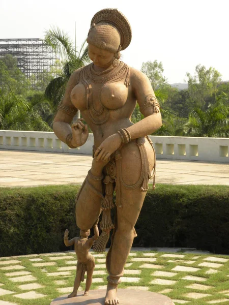 Estatua Arte Mujer Bailando Formas Tradicionales Danza Arte Indio Ramoji —  Fotos de Stock