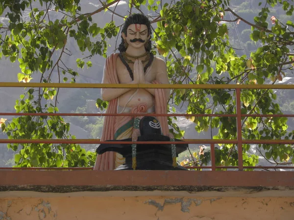 Статуя Накулы Четвертого Пяти Братьев Пандавы Поклоняющихся Шиве Линге Храме — стоковое фото