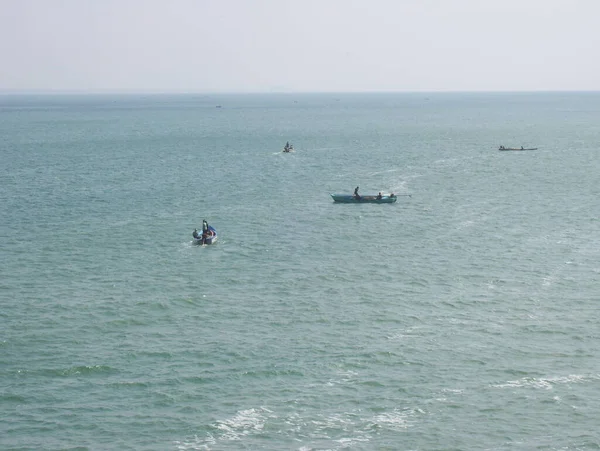 科洛曼德尔海岸最南端有两海相交的地方 孟加拉湾 阿拉伯海和印度洋维韦卡南达岩石纪念馆 — 图库照片