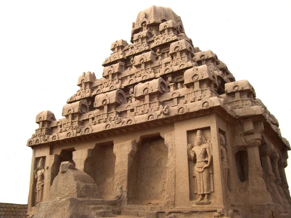 古代の茶色の色Dharmaraja Yudhishthreasラタ石の記念碑は パンチャ ラタスで主シヴァに捧げ — ストック写真