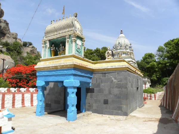 Colorido Templo Del Señor Rama Cima Colina Ramadevara Betta —  Fotos de Stock