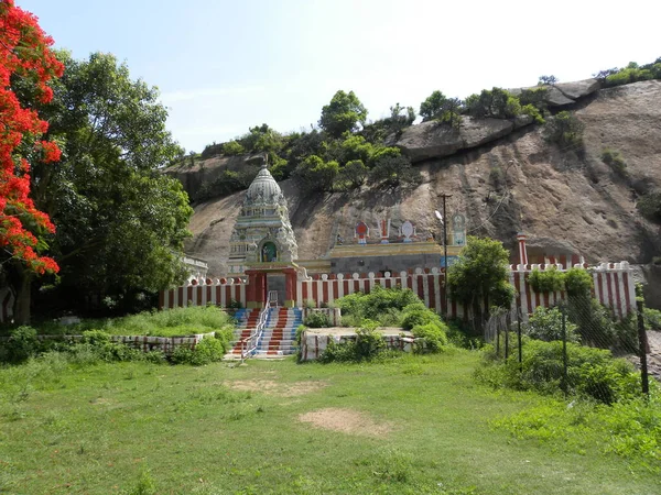 Храм Господина Рамы Вершине Холма Рамадевара Бетта — стоковое фото