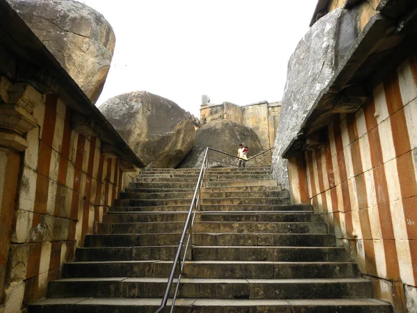 Braune Steinstufen Die Zur Spitze Des Jain Tempels Auf Dem — Stockfoto