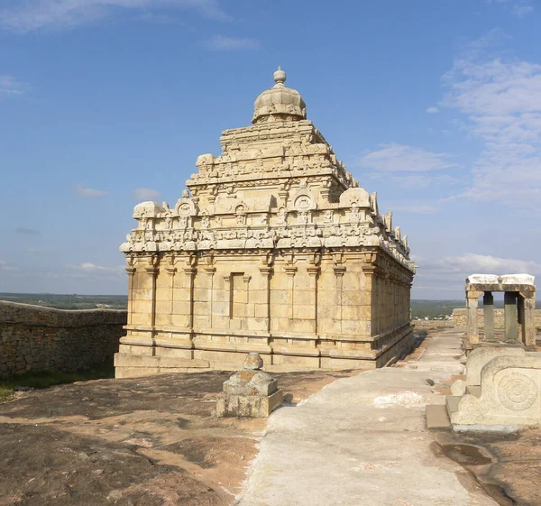 Antiga Cor Bege Chavundaraya Basadi Jain Templo Com Torre Ornamentada — Fotografia de Stock