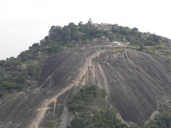 Άποψη Του Λόφου Vindhyagiri Όπου Υπάρχει Άγαλμα Του Λόρδου Gommateshwara — Φωτογραφία Αρχείου