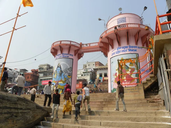Építkezés Rajendra Prasad Ghat Ban Indiai Emberekkel Shiva Parvati Istennő — Stock Fotó