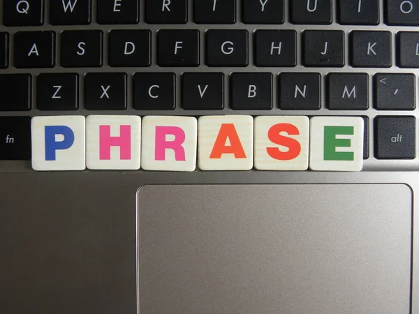 Klavye arkaplanındaki sözcük cümlesi