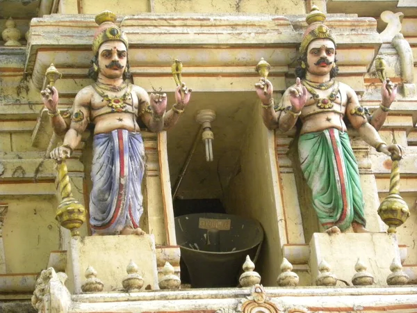 Baixo Relevo Colorido Jaya Vijaya Nas Paredes Templo Sri Vigneshwara — Fotografia de Stock