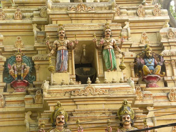 Baixo Relevo Colorido Divindades Hindus Nas Paredes Templo Sri Vigneshwara — Fotografia de Stock