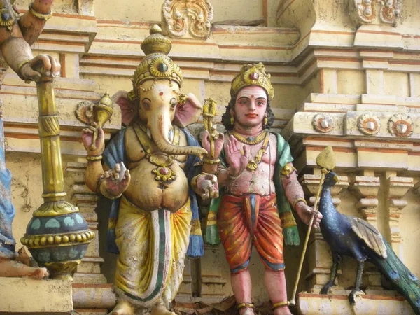 Bassorilievo Colorato Lord Ganesha Kartikeya Sulle Pareti Del Tempio Sri — Foto Stock