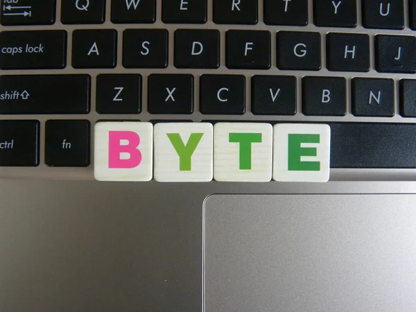 Word Byte Auf Dem Tastatur Hintergrund — Stockfoto