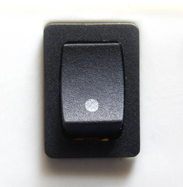 Küçük siyah renk ışık düğmesini aç