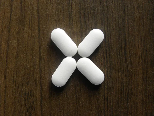 Liten Avlång Form Vit Medicin Tabletter Trä Bakgrund — Stockfoto