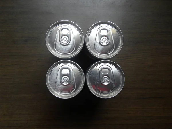 Vue Dessus Des Canettes Boisson Conservées Sur Une Table Bois — Photo