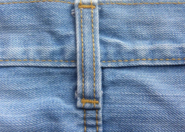 Gürtelschlaufe Aus Hellblauen Jeans Mit Orangefarbenen Nähten — Stockfoto