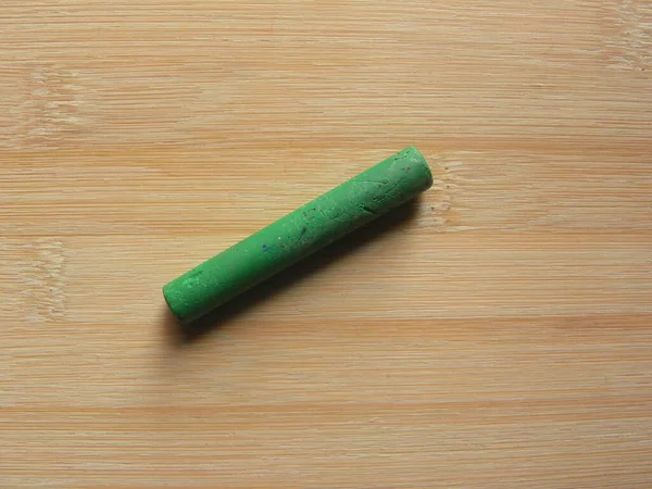 Πράσινο Παστέλ Λάδι Ραβδί Διατηρούνται Ξύλινο Τραπέζι — Φωτογραφία Αρχείου