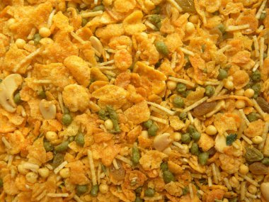 Hint baharatlı Namkeen karışımı ve kızarmış mısır gevreği.