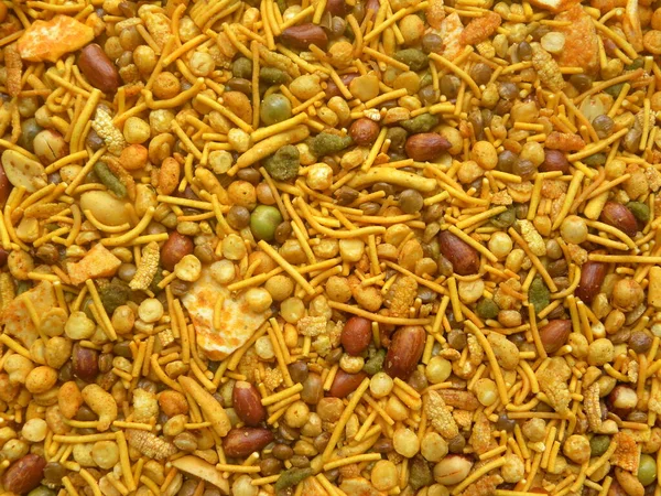 Sarı Hint baharatlı çerezi Namkeen karışımı nohut mercimek ya da Chana dal
