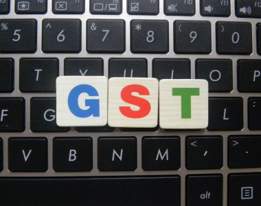Klavye arka planında kısaltma GST (Mal ve Hizmetler Vergisi)