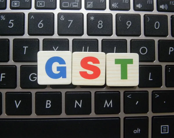 Klavye arka planında kısaltma GST (Mal ve Hizmetler Vergisi)
