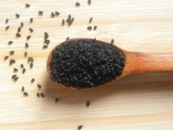Alcaravea Negra Semillas Nigella Sativa Sobre Cuchara Madera —  Fotos de Stock