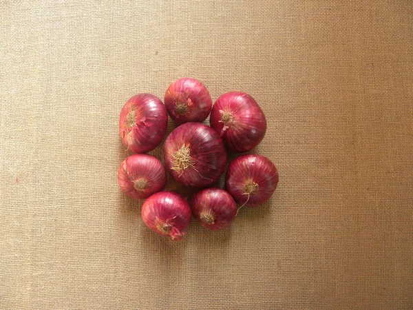 Rote Farbe Rohe Ganze Zwiebeln — Stockfoto