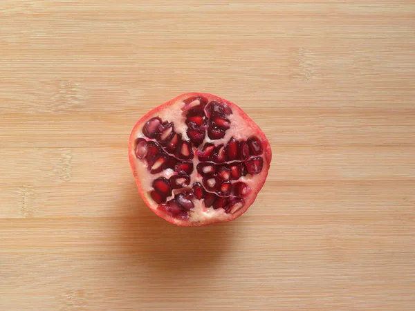 Corte Seção Transversal Cor Vermelha Fruta Romã — Fotografia de Stock