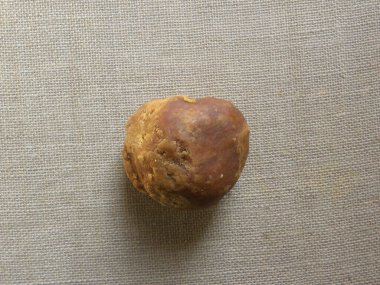 Kahverengi yuvarlak şekerkamışı jaggery topu