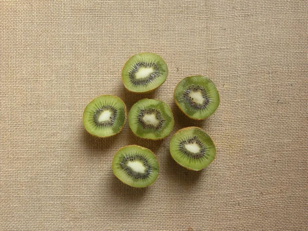 Warna Hijau Dipotong Kiwifruit Matang — Stok Foto