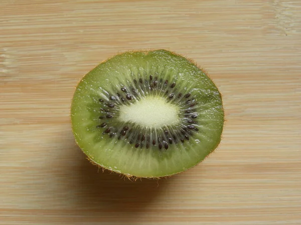 Groene Kleur Gesneden Gesneden Rijpe Kiwifruit — Stockfoto