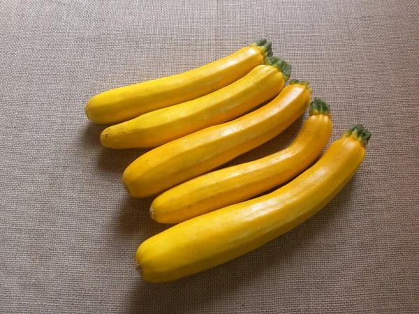Żółty Kolor Całe Dojrzałe Golden Cukinia Warzywa — Zdjęcie stockowe