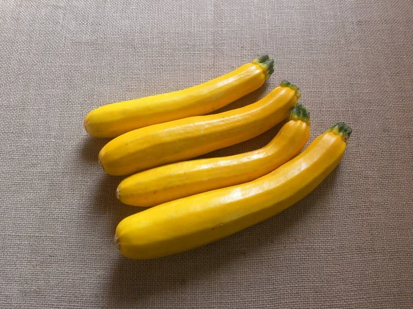 Color Amarillo Entero Maduro Verduras Calabacín Dorado —  Fotos de Stock