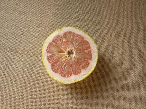 Rosa Färg Skivad Skuren Mogen Gul Grapefrukt Eller Citrus Paradisi — Stockfoto