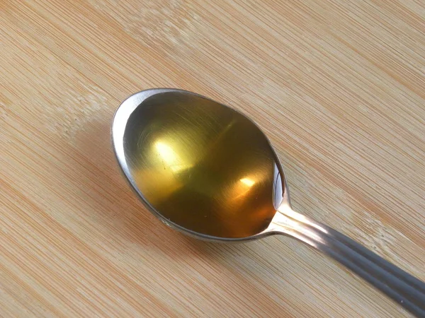 Χρυσό Κίτρινο Χρώμα Μέλι Ανοξείδωτο Ατσάλι Κουτάλι — Φωτογραφία Αρχείου
