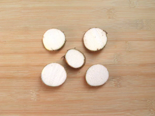 Biały Kolor Surowy Plasterkach Korzeni Taro Lub Colocasia Esculenta — Zdjęcie stockowe