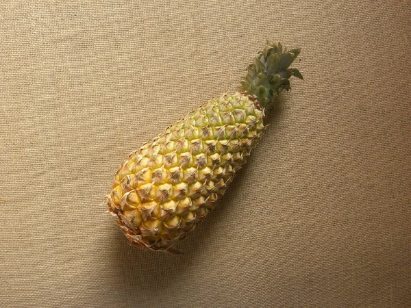 Gelbe Farbe Ganze Reife Ananas — Stockfoto