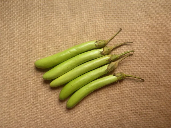 緑色の長い生の全卵植物 — ストック写真