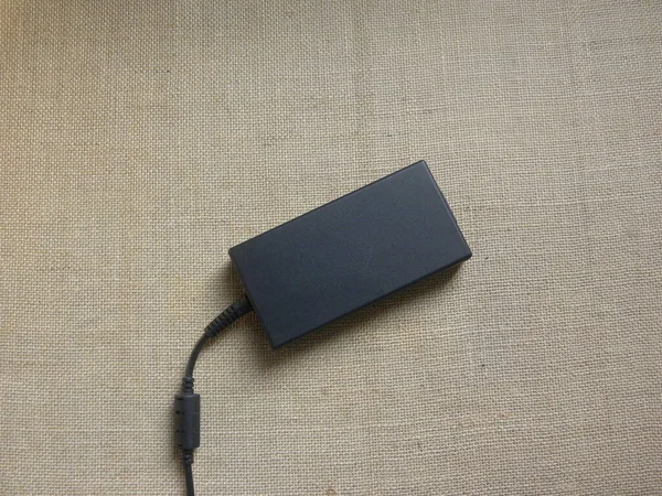 黑色笔记本电脑充电器功率适配器 — 图库照片