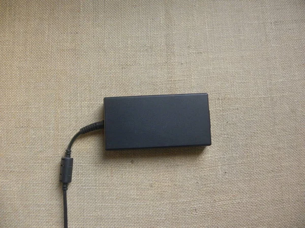 黑色笔记本电脑充电器功率适配器 — 图库照片