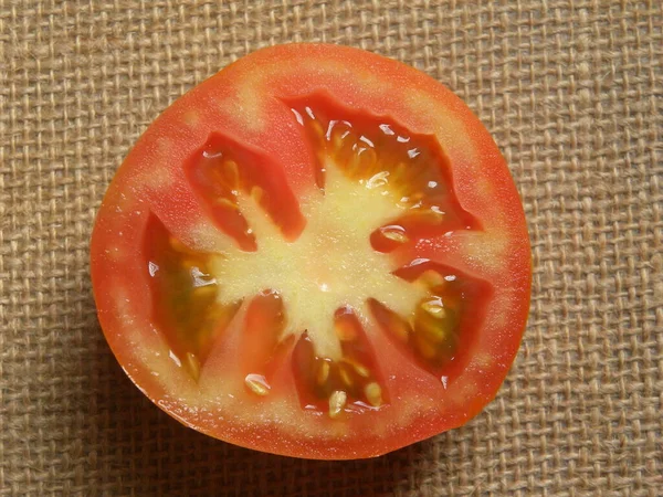 Schnittschnittdetail Einer Frischen Reifen Tomate — Stockfoto