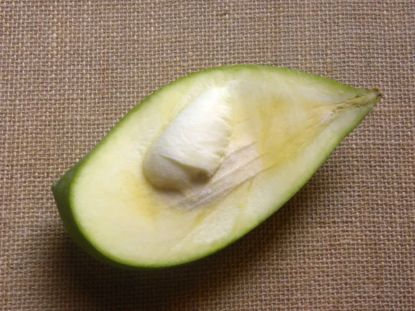 Dettaglio Sezione Tagliata Colore Giallo Verde Grezzo Totapuri Mango — Foto Stock