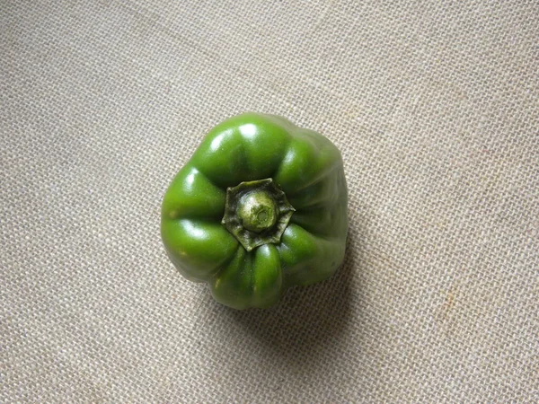 Green Color Raw Whole Bell Pepper — Stock Photo, Image