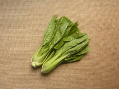 Yeşil, çiğ, taze bok choy.