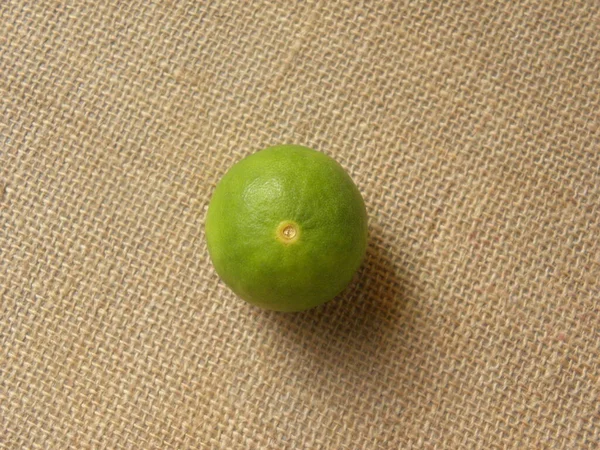 Green Color Raw Whole Fresh Lime Fruit — Stock Photo, Image