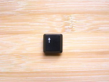 Bilgisayar klavyesinin yukarı doğru ok anahtarı