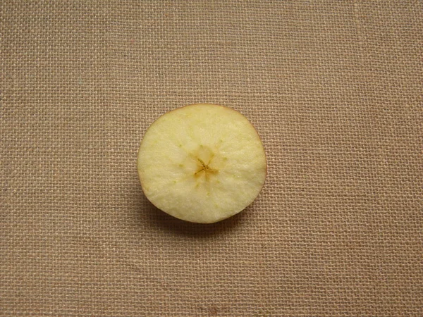 Couper Moitié Pomme Fuji Fraîche Mûre — Photo