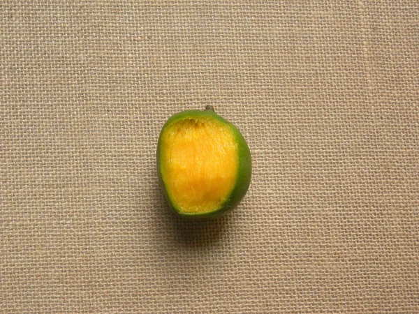 Schneiden Sie Die Hälfte Des Reifen Zuckers Baby Mango — Stockfoto