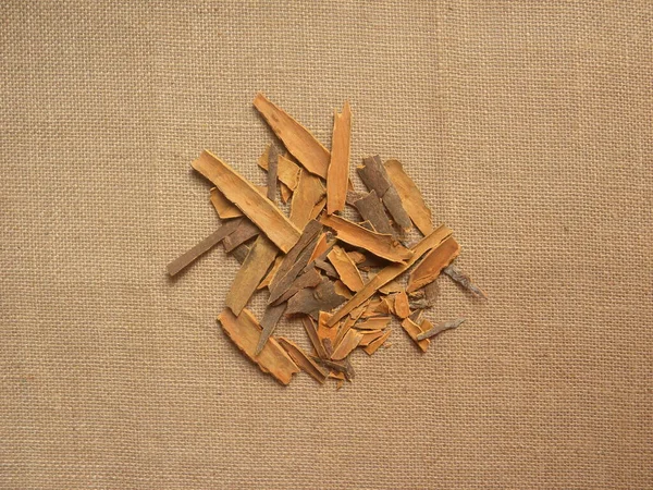 生的整个干的卡西亚树皮 — 图库照片