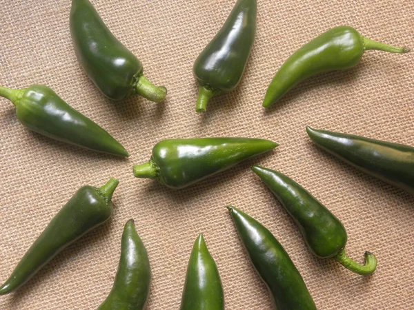 Green Raw Whole Fresh Fresno Chili Peppers — Stock Photo, Image